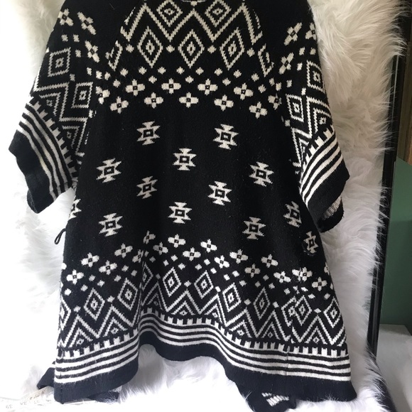 Apt. 9 Shawl - Picture 2 of 6